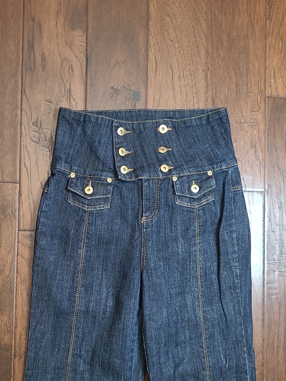 VINTAGE Younique High-Waist Wide Leg Y2K Jeans with Gold Button Detail size 9 - Picture 2 of 11